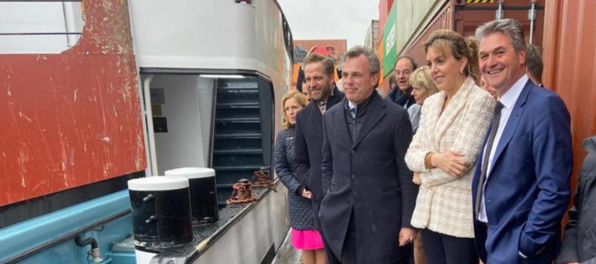 Ministers En Staatssecretaris Brengen Werkbezoek Aan Port Of Moerdijk